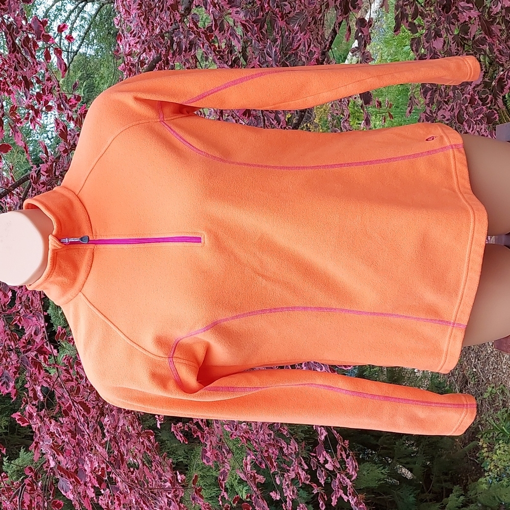 Woman's micro fleece mountain  hardwear
